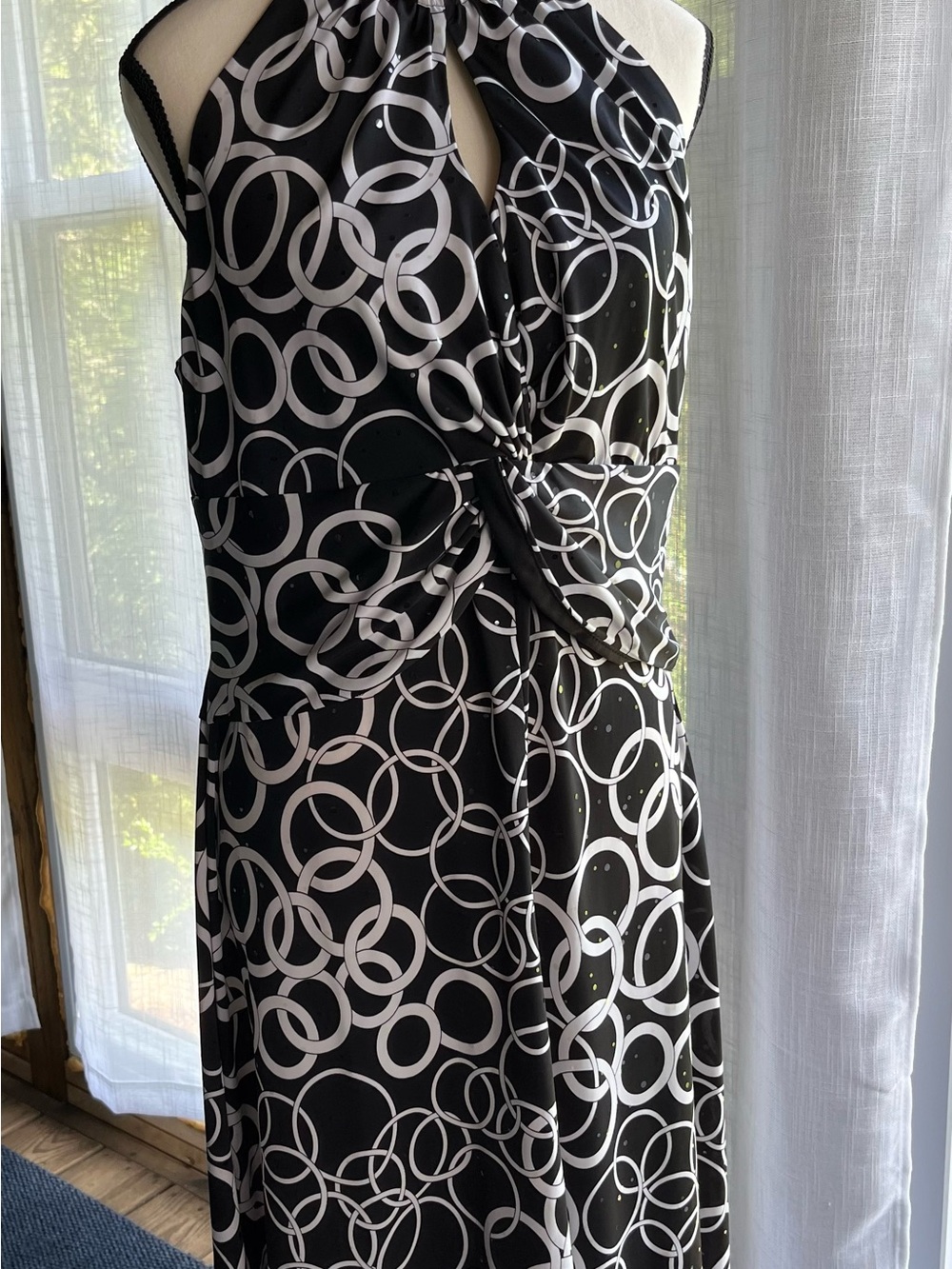 Elegant Sleeveless Black & White Twist-Front Dress